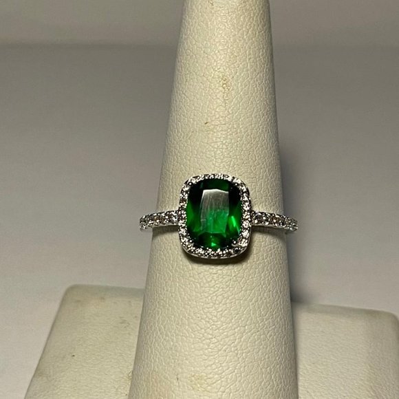 Emerald Green and CZ Fashion Ring SZ 8 - Picture 1 of 2